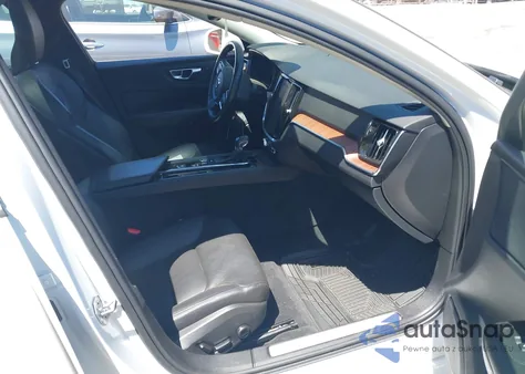 2019 Volvo S60 T6 Momentum из США, поврежденный, VIN 7JRA22TK4KG017483